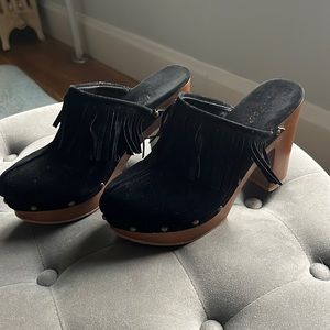 Super fun platform clogs. Worn once